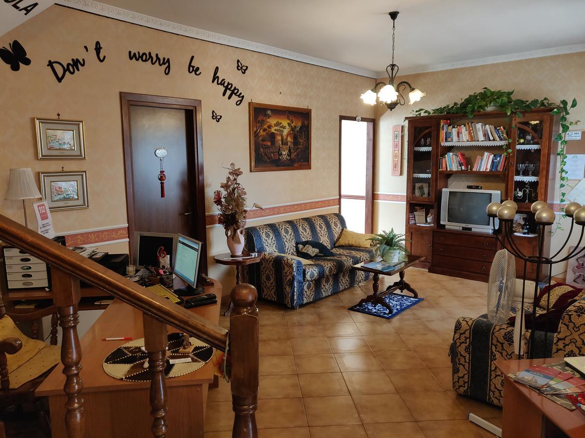 מלון פיומיצ'ינו Hillary House מראה חיצוני תמונה